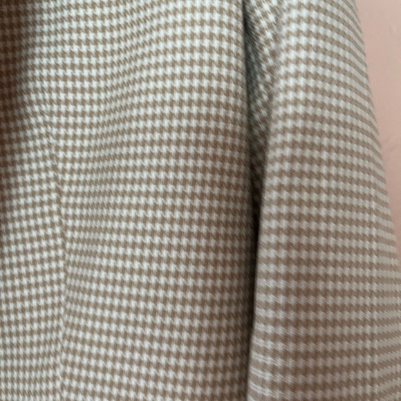 Ann Taylor beautiful Petite Blazer for Women. - Picture 5 of 16